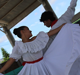 fotografía estudiantes bailando