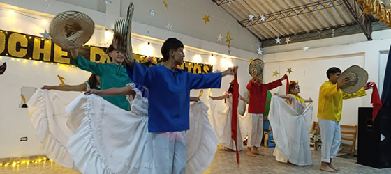 Estudiantes noche de talentos