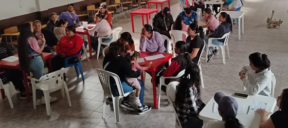 Padres de familia en reunión